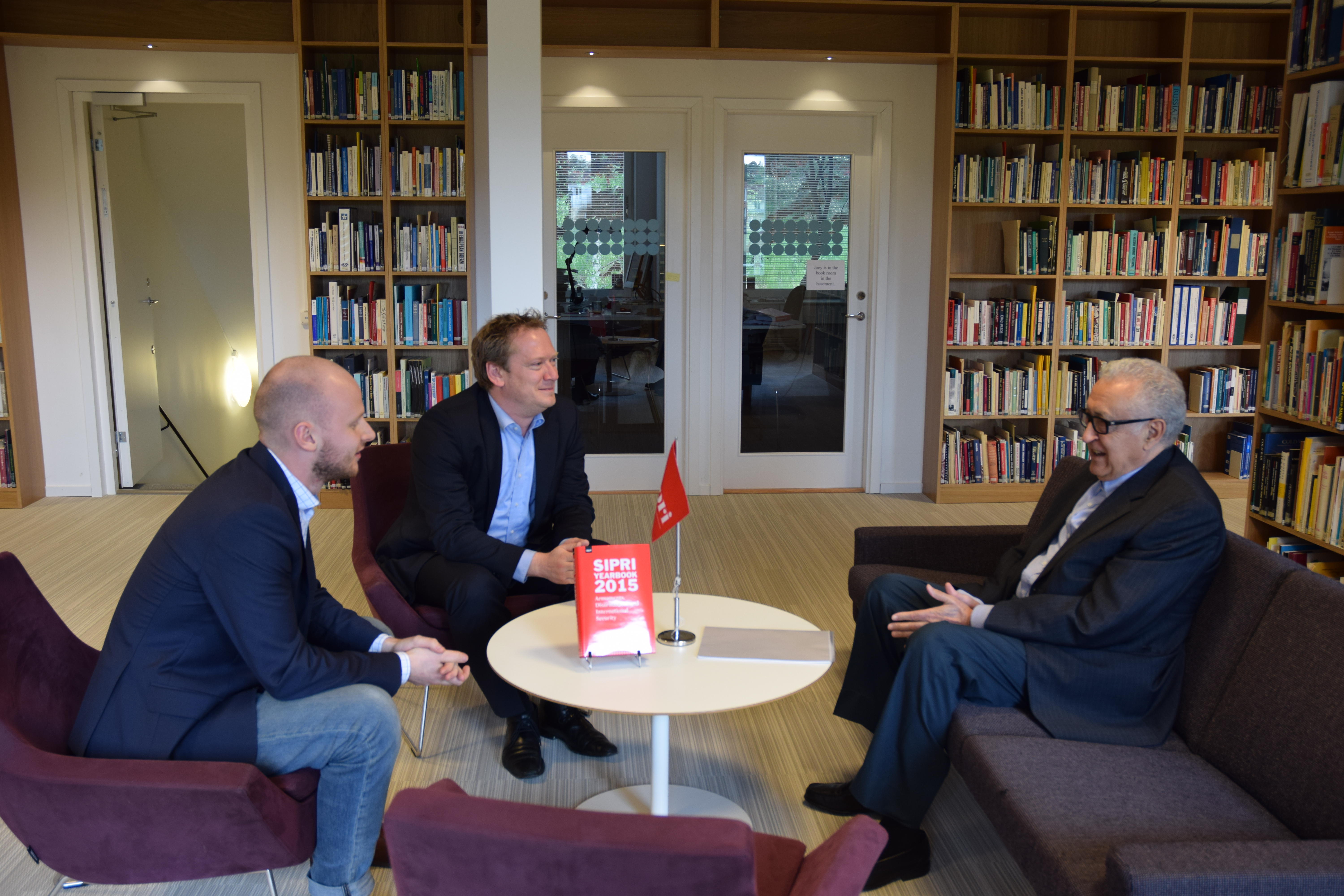 SIPRI researchers Jair van der Lijn and Timo Smit talking to Ambassador Lakhdar Brahimi