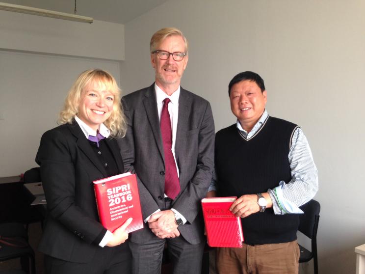 Professor Dai Changzheng, Dean of the Institute of International Relations of the Unversity of International Business and Economics, receives the Chinese translation of SIPRI Yearbook 2015 and a SIPRI Yearbook 2016 from SIPRI Director Dan Smith and SIPRI's Dr Lora Saalman
