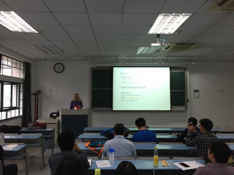 SIPRI's Dr Lora Saalman presents her research on Cyber Security in the Asia-Pacific Region at Zhejiang University