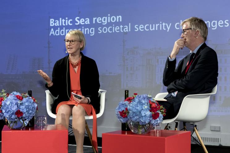 Margot Wallström, Minister for Foreign Affairs and Dan Smith, SIPRI Director
