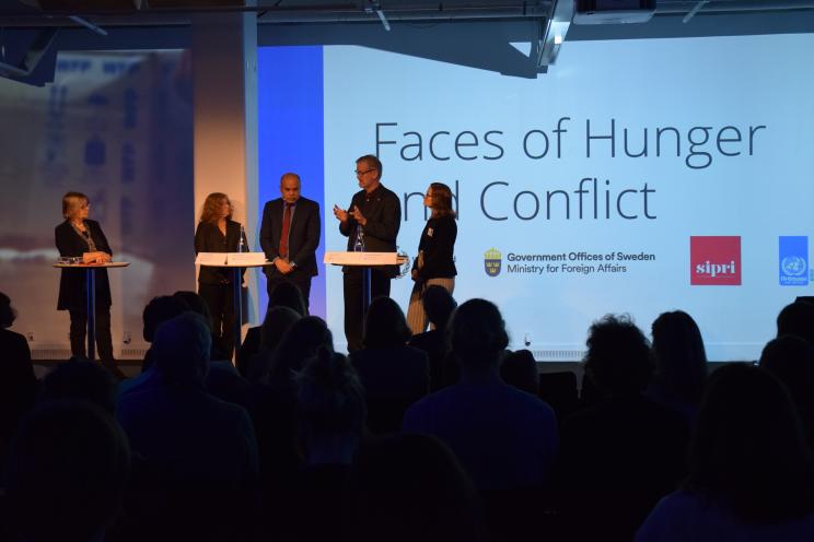 SIPRI Director Dan Smith speaking during the panel debate ‘Faces of hunger and conflict’