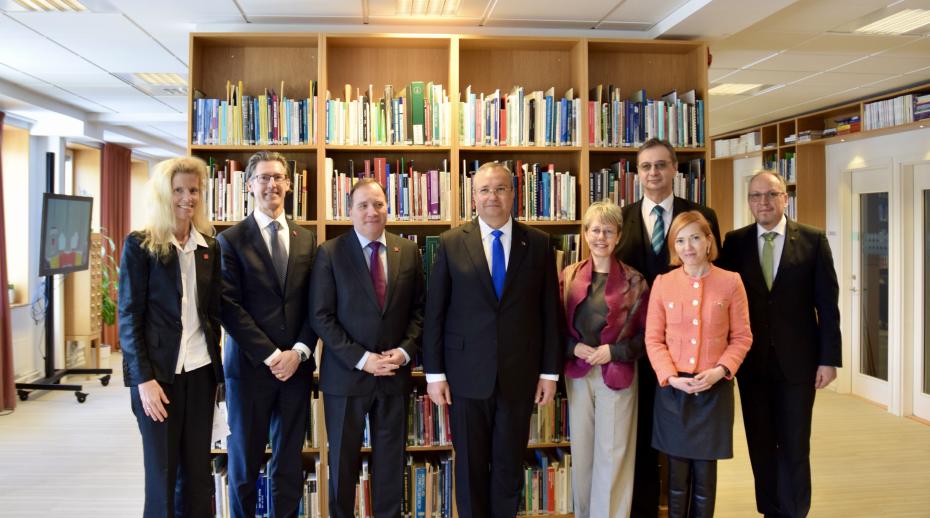 The Romanian delegation is greeted in SIPRI’s library.  From left to right: Stephanie Blenckner, SIPRI Director of Communications; Joakim Vaverka, SIPRI Deputy Director; Stefan Löfven, Chair of the SIPRI Governing Board; HE Nicolae Ciucă, Prime Minister of Romania; HE Therese Hydén, Swedish Ambassador to Romania; (front) Florina-Alina Pădeanu, State Advisor for European and International Affairs, Romania; (back) Iulian Chifu, State Advisor for Security and Strategic Affairs, Romania; (back) HE Daniel Ionita