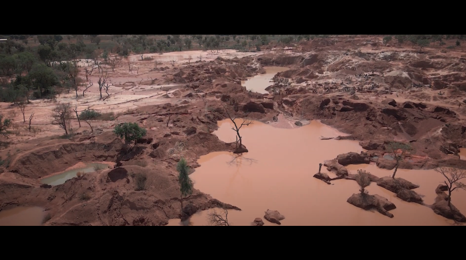 The film shows the devastating impact that gold panning activities have on the natural environment.