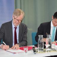 SIPRI Director, Dan Smith and Governor of Hiroshima Prefecture, Hidehiko Yuzaki