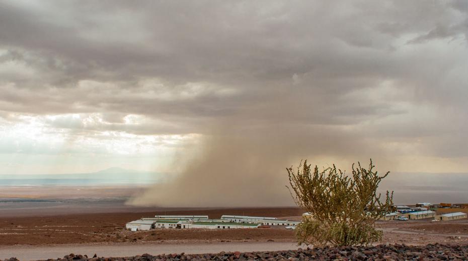 Extreme weather at ALMA. Photo: Flickr/European Southern Observatory