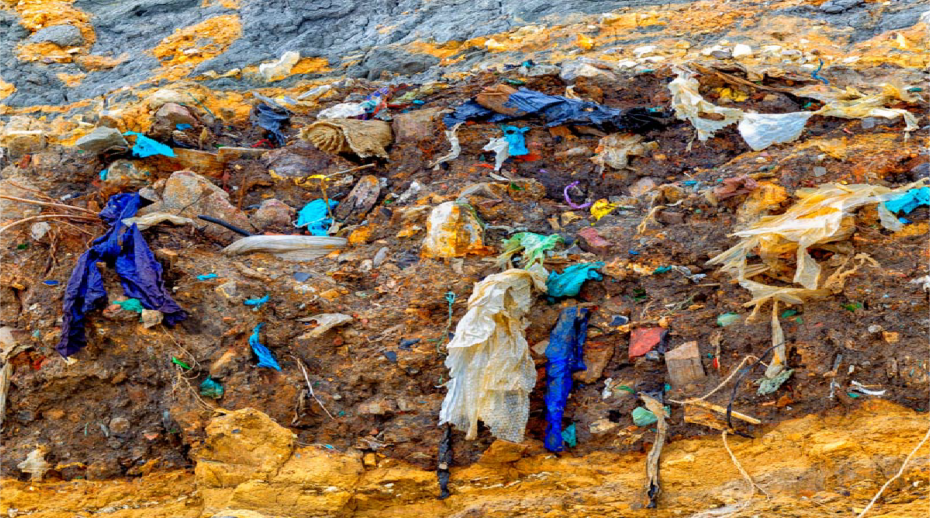 Layers of a landfill. Photo: Wikimedia Commons/FMichaud76