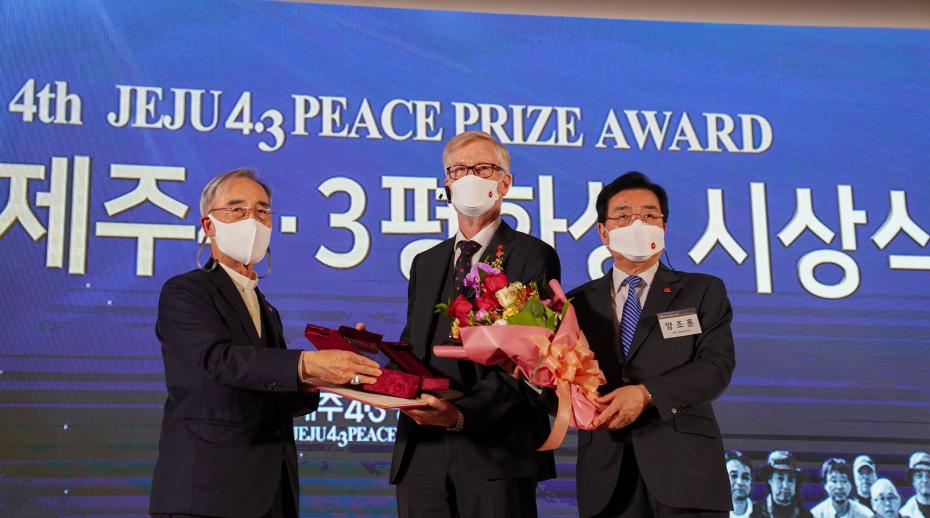 SIPRI Director awarded the Jeju 4·3 Peace Prize