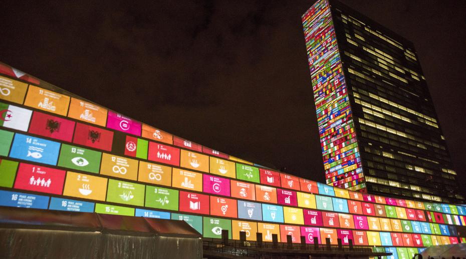 Sustianable Development Goals projected onto the UN headquarters building, 2015.
